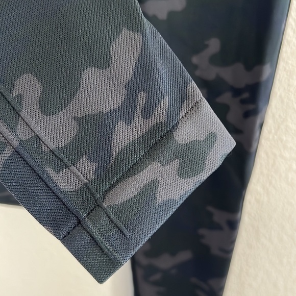 NWT Spanx Look at Me Now Seamless Leggings Black Camo Medium - Picture 9 of 13